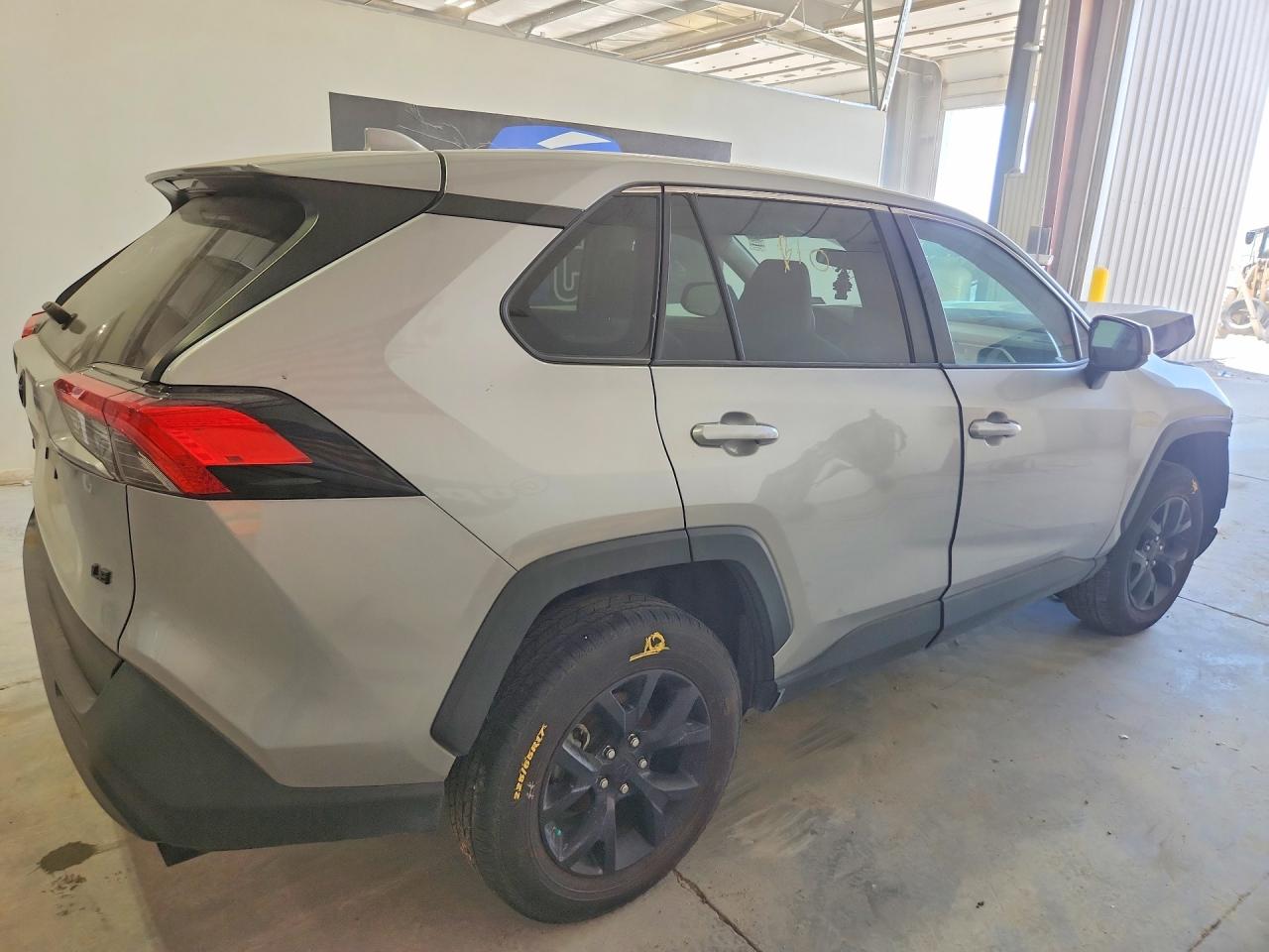 2022 TOYOTA RAV 4 — VIN 2T3H1RFV4NW189200 — photo 3
